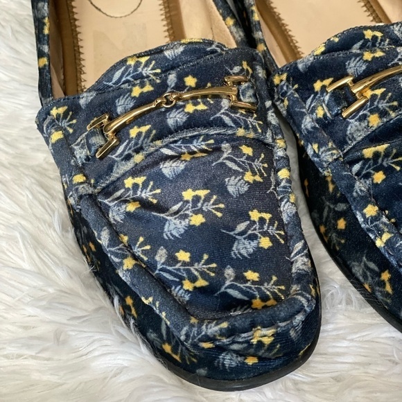 Cabi velvet floral loafers carnavy size 9 - Picture 2 of 13